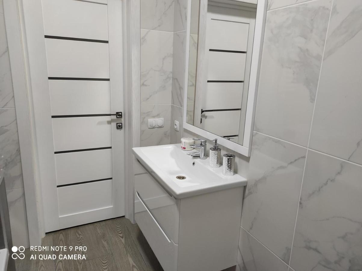 Lux Apartment & Центр,Жк Театральний Rivne Extérieur photo