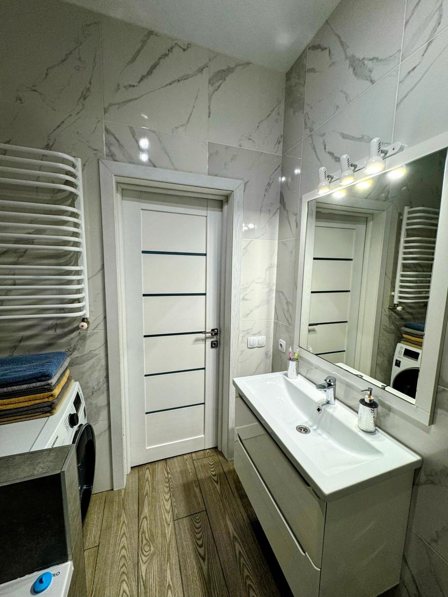 Lux Apartment & Центр,Жк Театральний Rivne Extérieur photo
